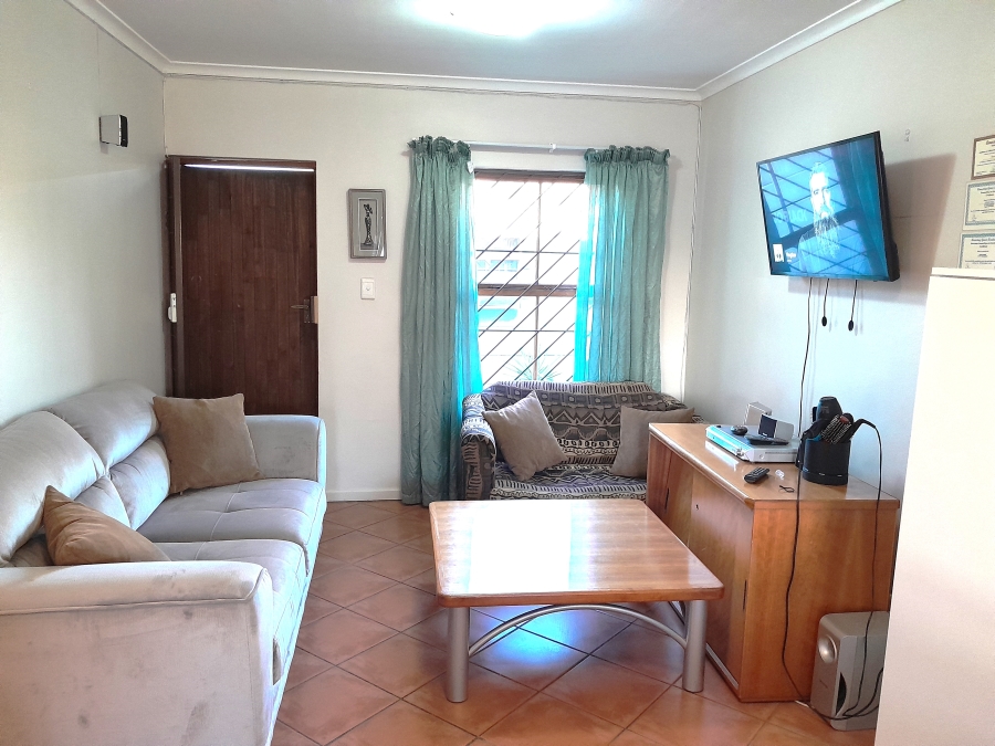 2 Bedroom Property for Sale in Guldenland Western Cape